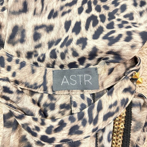 ASTR animal print open back top - Picture 5 of 7